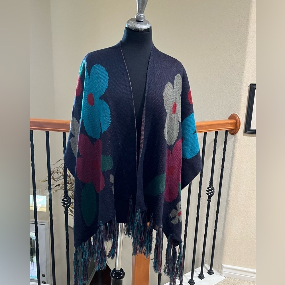 Colorful RETRO BOHO Floral PONCHO, Shawl with KNOTTED Fringe, ONE SIZE